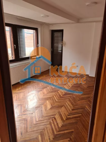 Cara Konstantina | 4zida.rs