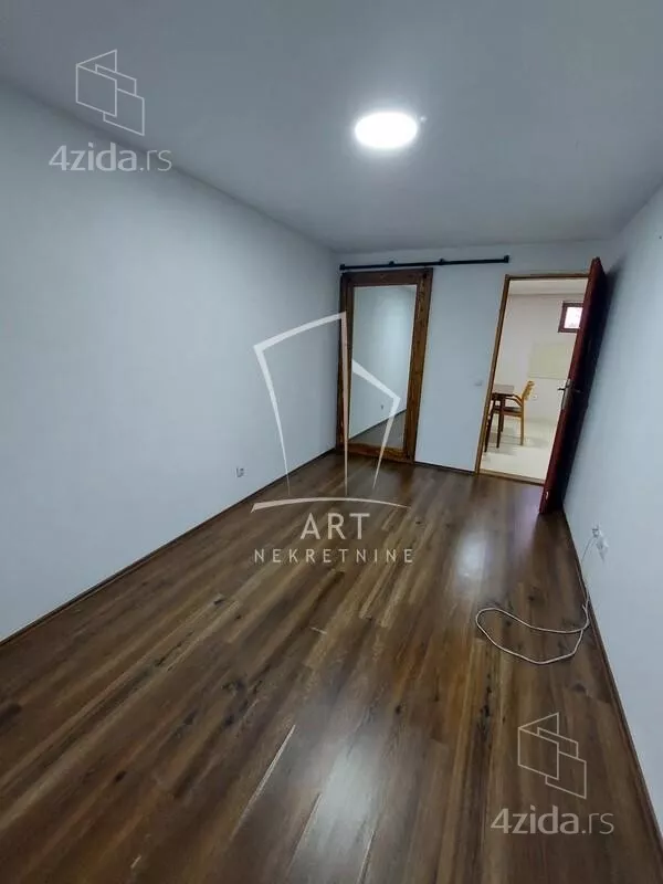 Četvoroiposoban stan | 4zida