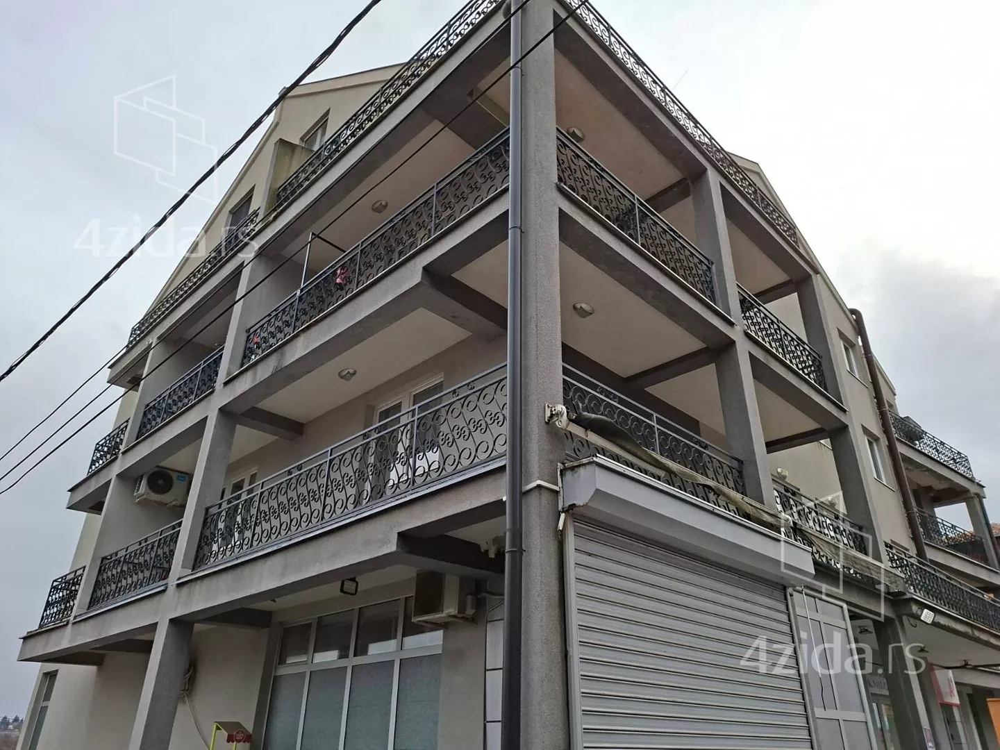 Jednoiposoban stan | 4zida