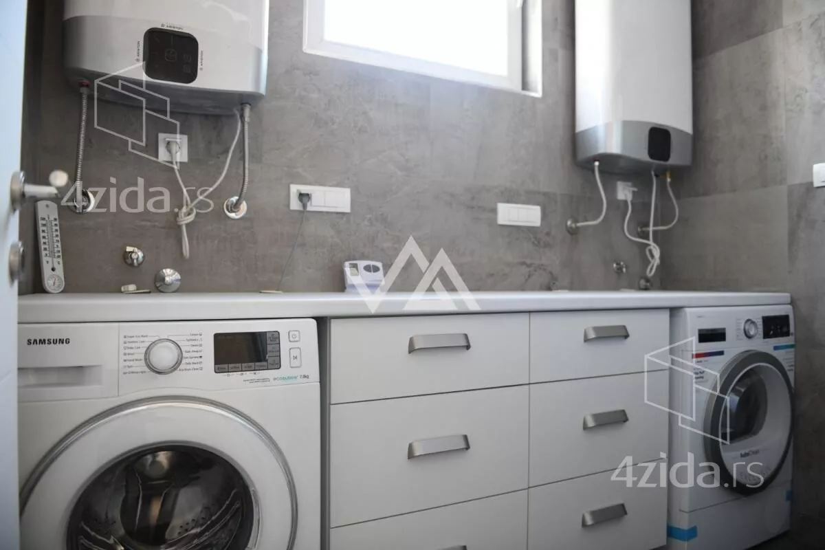 Šestosoban stan | 4zida