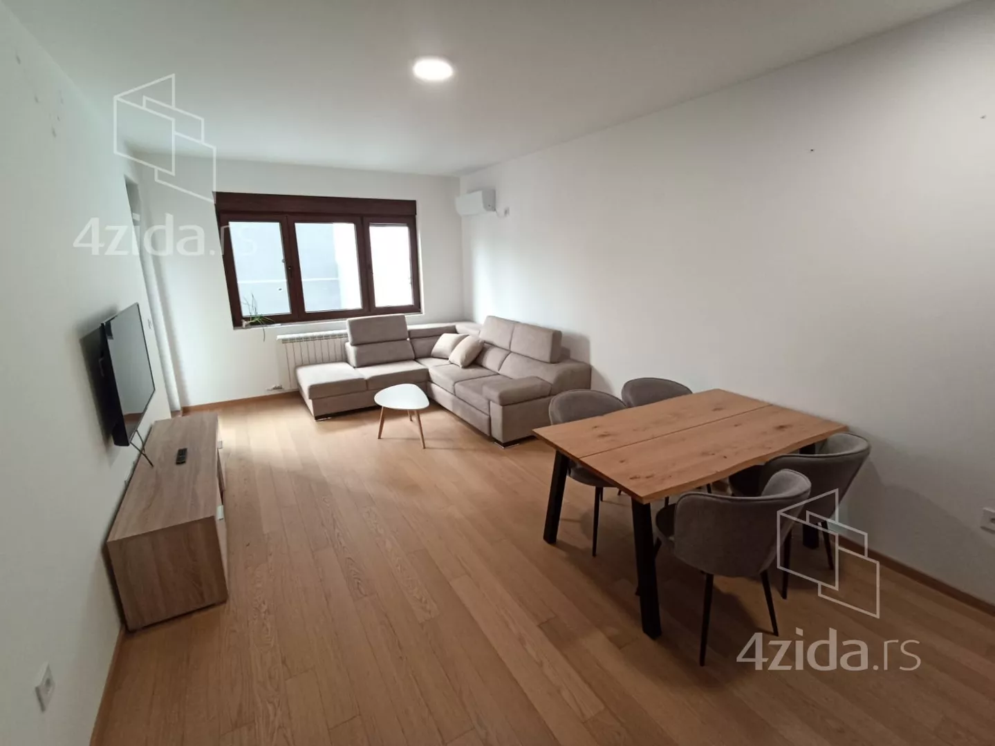 Troiposoban stan | 4zida
