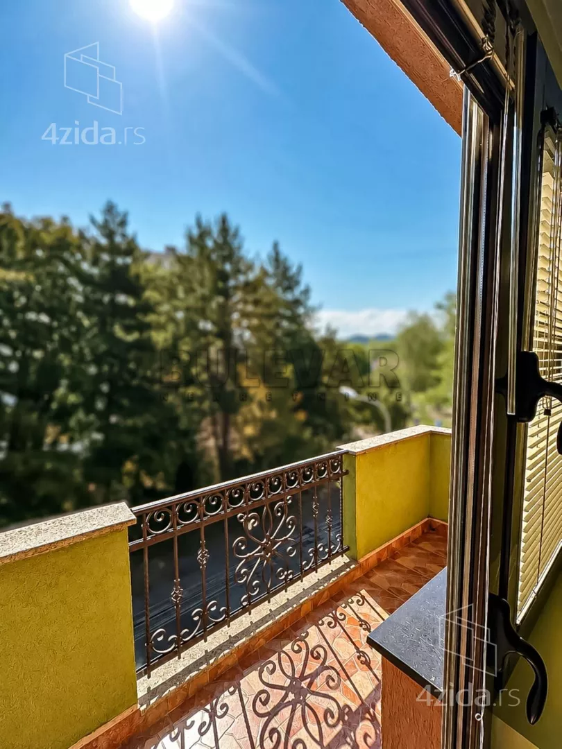 Troiposoban stan | 4zida