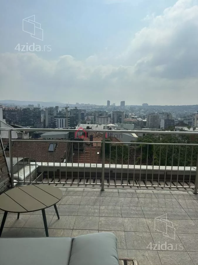 Četvoroiposoban stan | 4zida