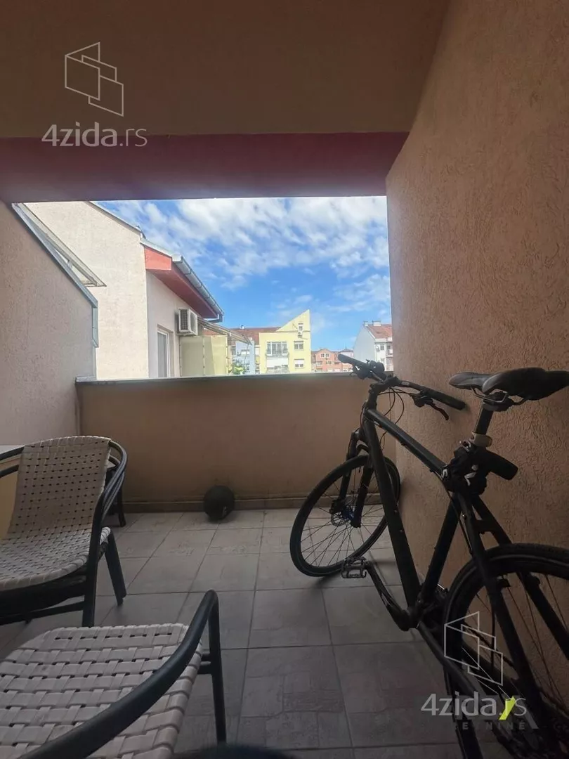 Petosoban stan | 4zida