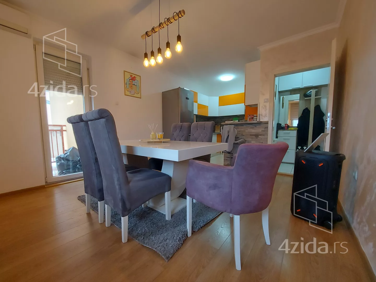 Troiposoban stan | 4zida