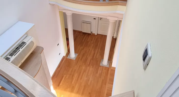 Šestoiposoban stan | 4zida