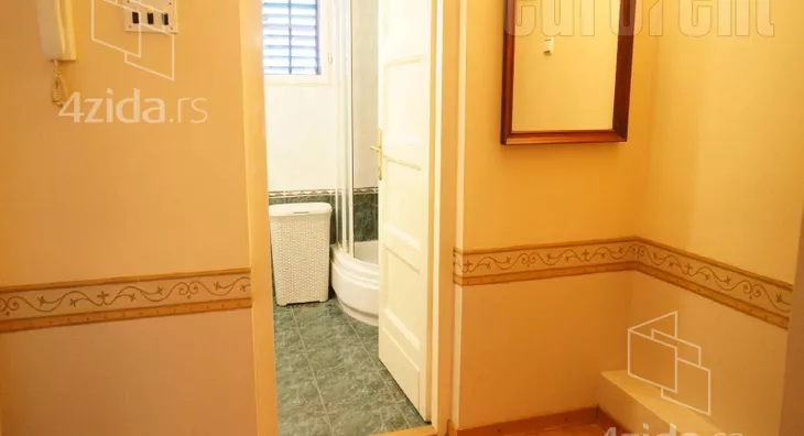 Četvoroiposoban stan | 4zida