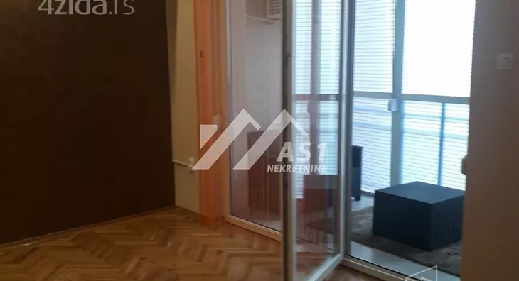 Šestosoban stan | 4zida
