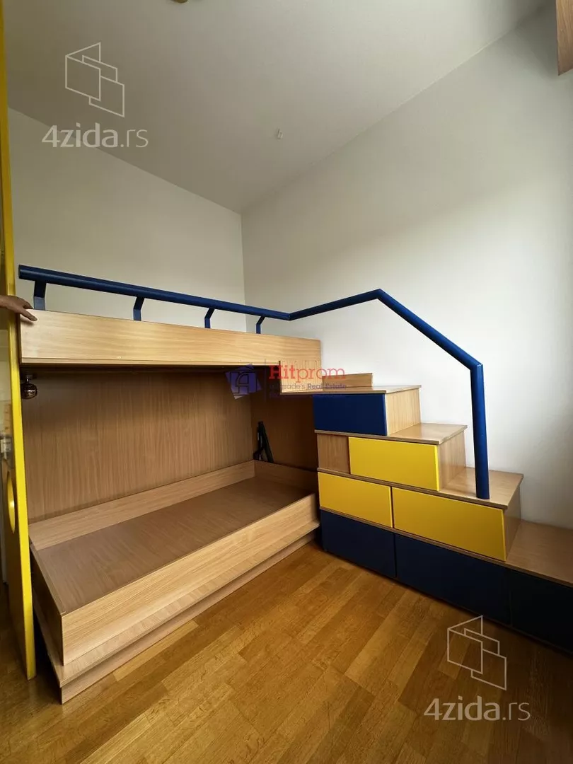 Četvoroiposoban stan | 4zida