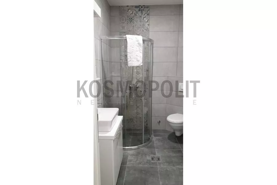 Poslovna zgrada | 4zida