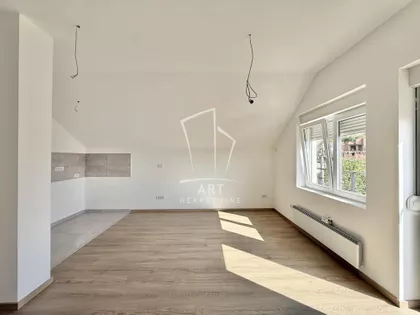 Mali Mokri Lug | 4zida.rs