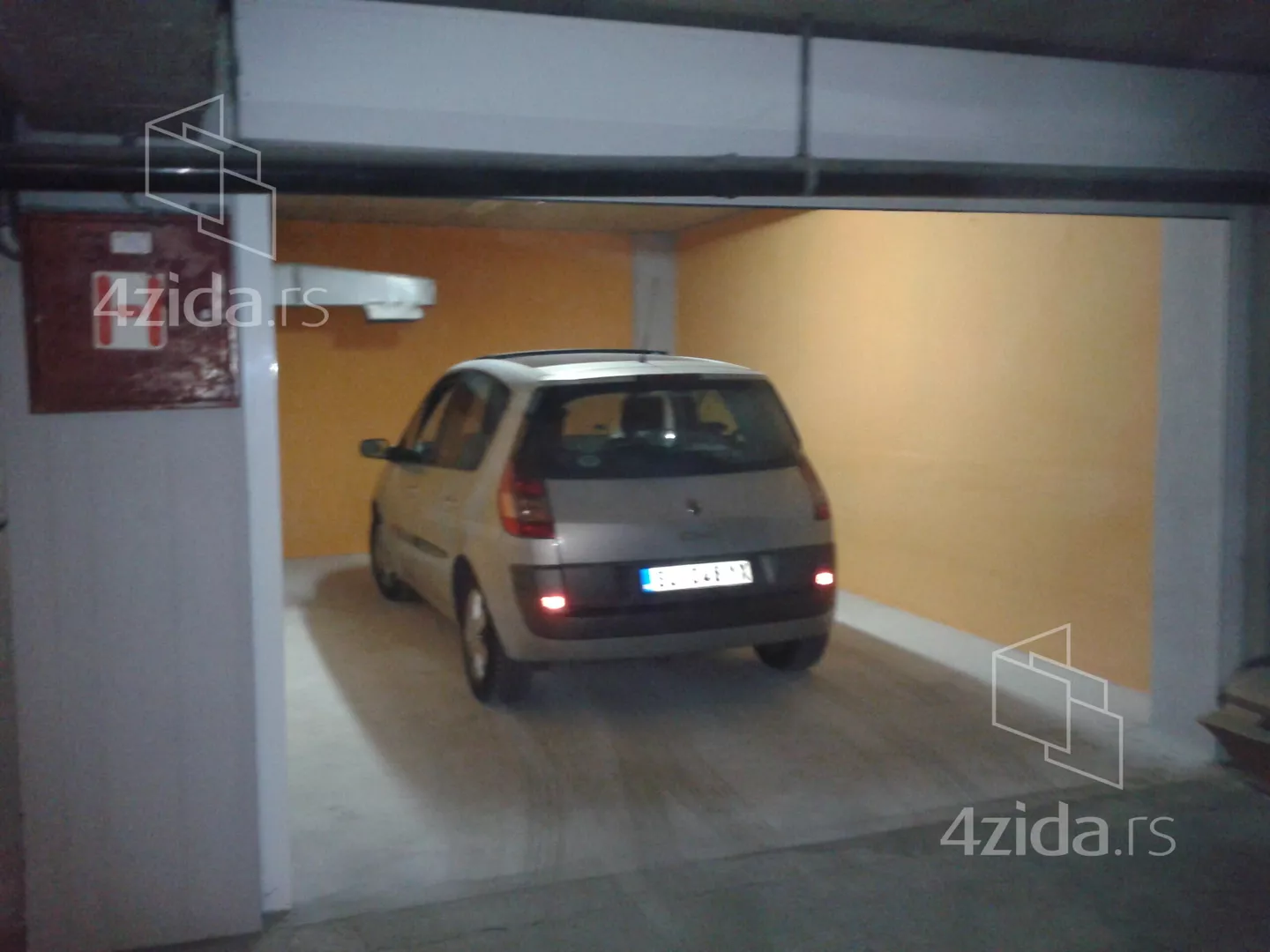 Garaža | 4zida