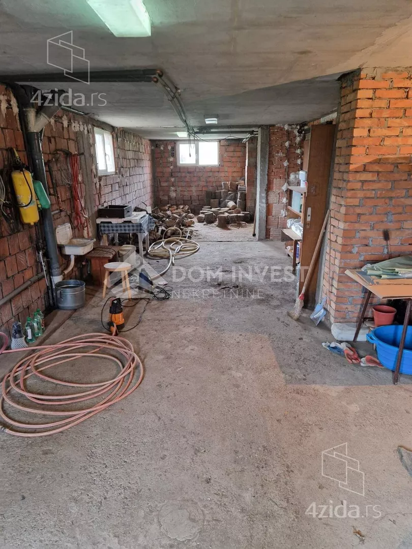 Četvoroiposoban stan | 4zida