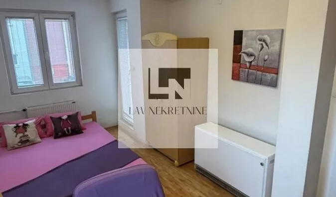 Šestosoban stan | 4zida