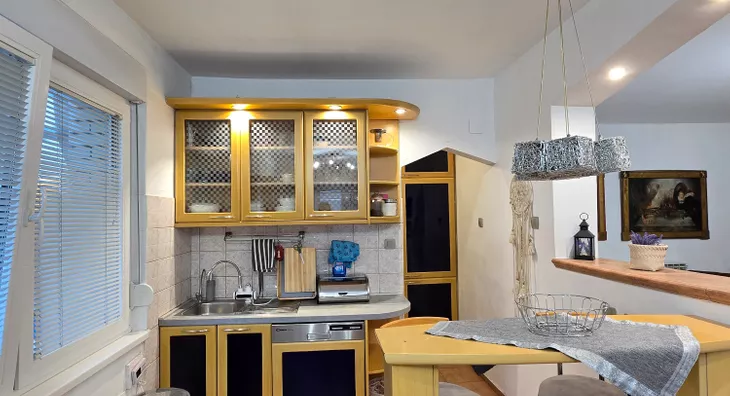 Šestosoban stan | 4zida