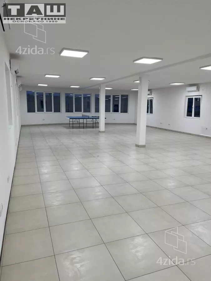 Poslovna zgrada | 4zida