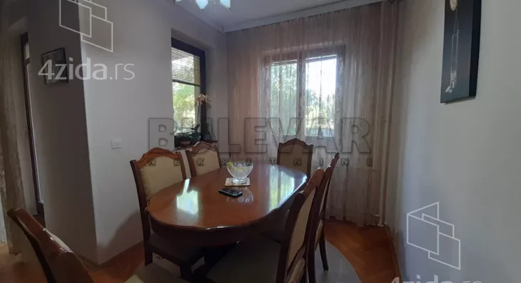 Troiposoban stan | 4zida