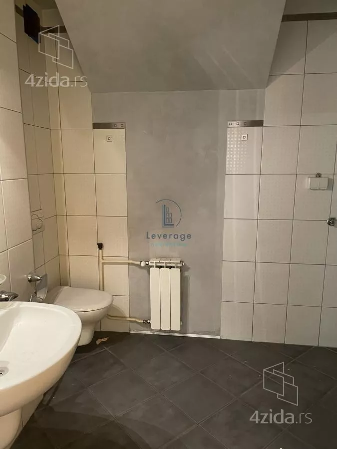 Šestosoban stan | 4zida