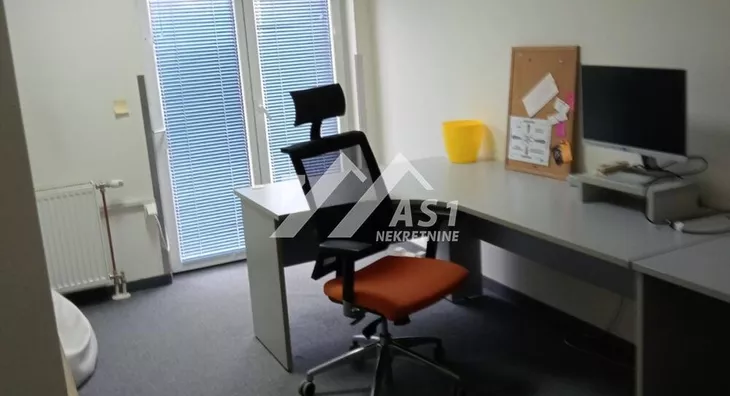 Poslovna zgrada | 4zida