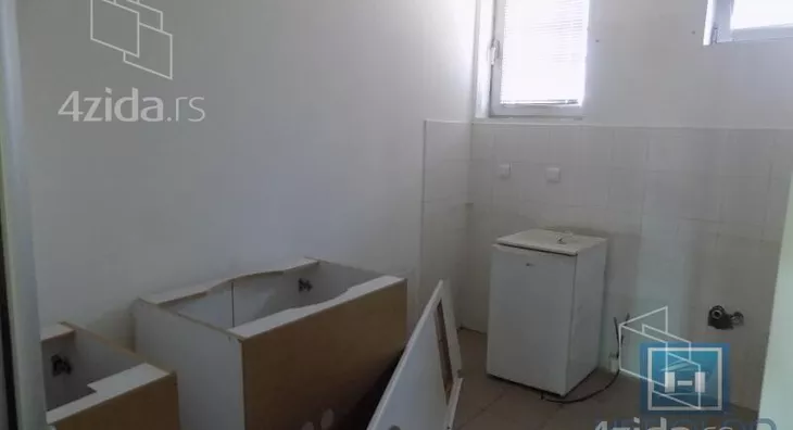 Poslovna zgrada | 4zida