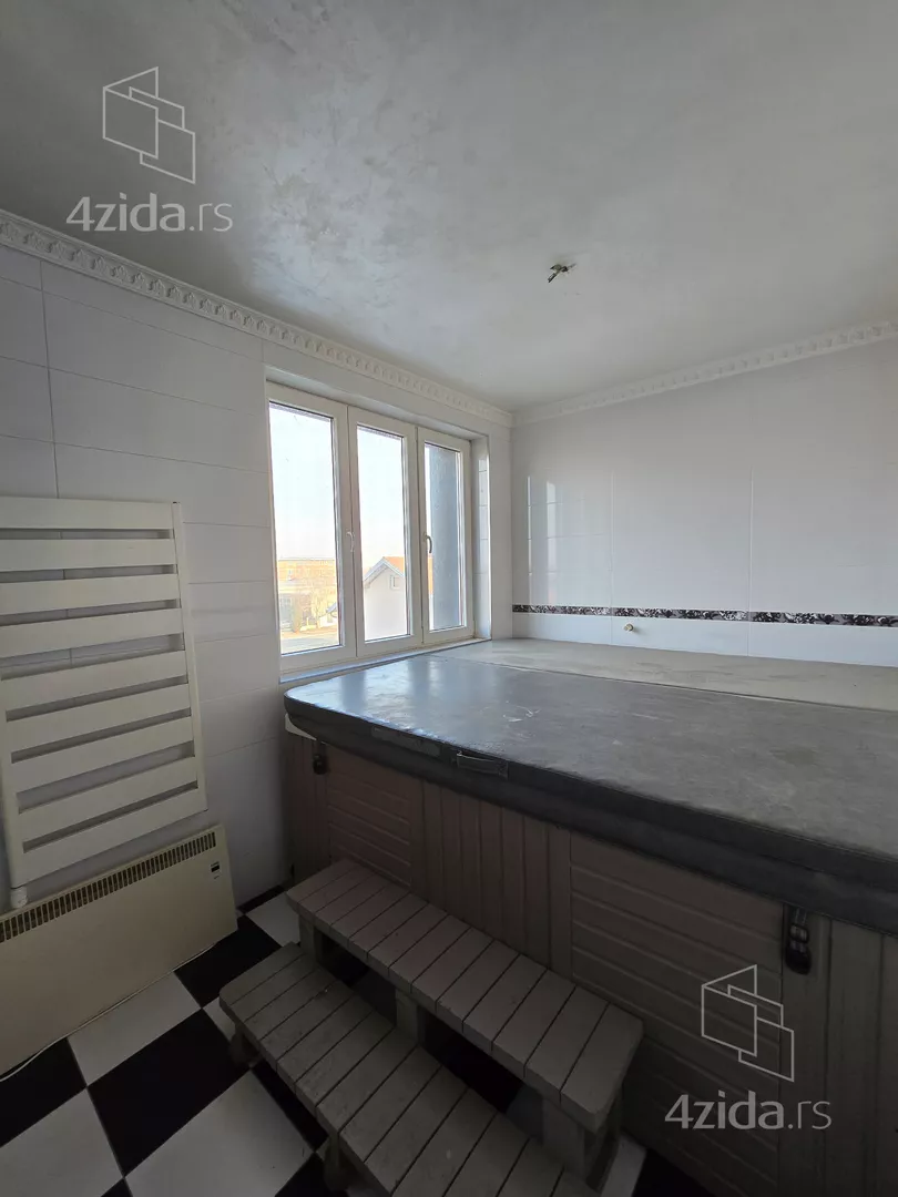 Šestosoban stan | 4zida