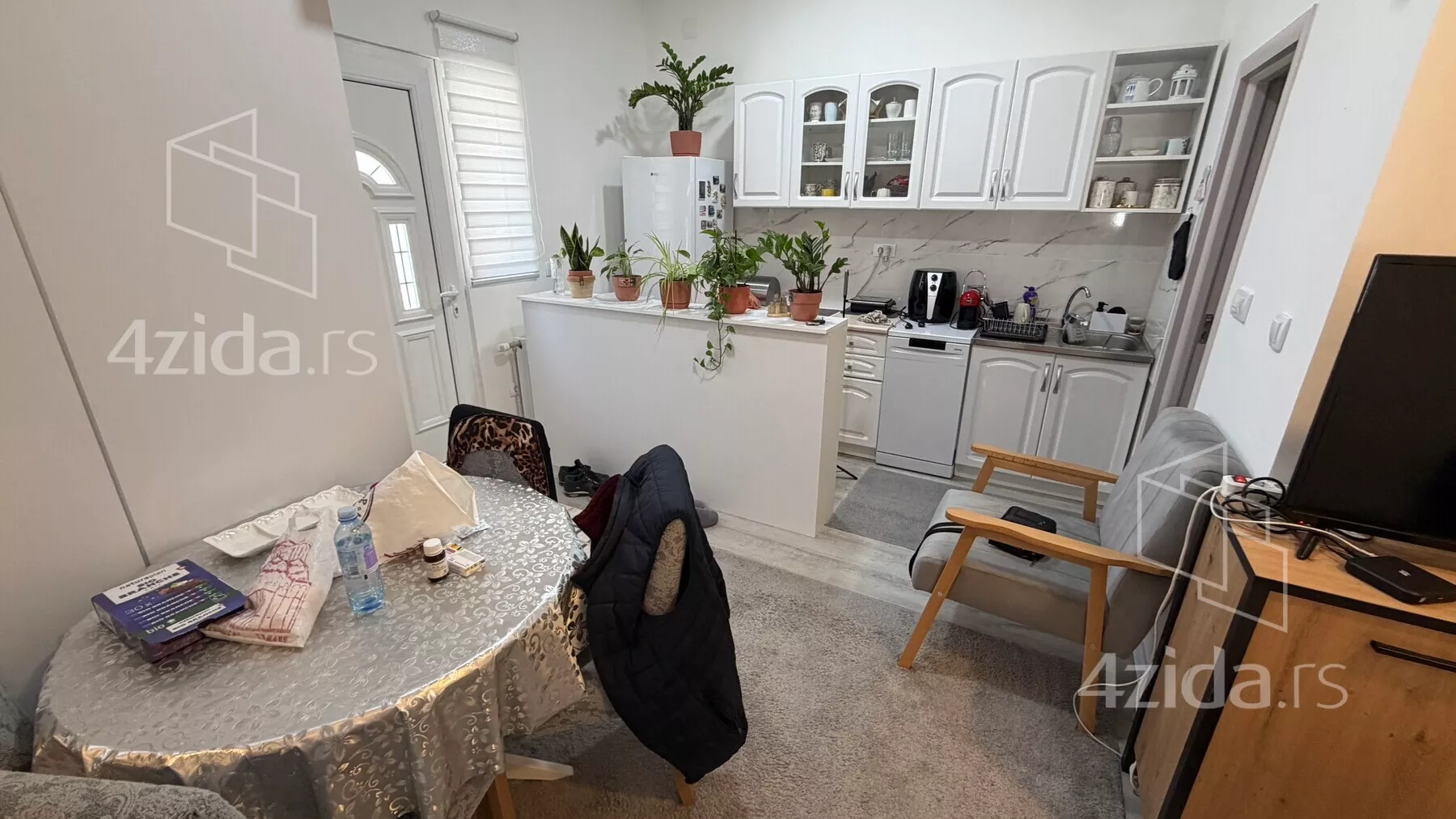 Dvoiposoban stan | 4zida