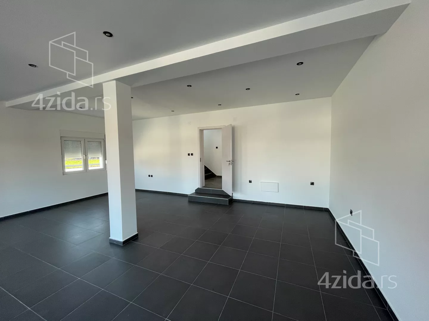 Poslovna zgrada | 4zida