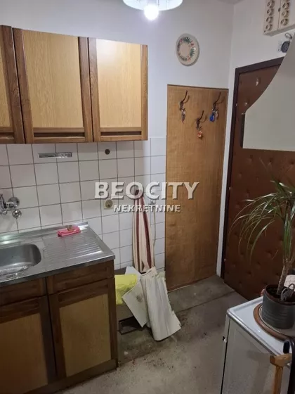 Emilije Jakšić | 4zida.rs