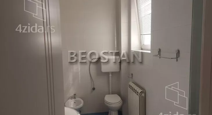 Šestosoban stan | 4zida