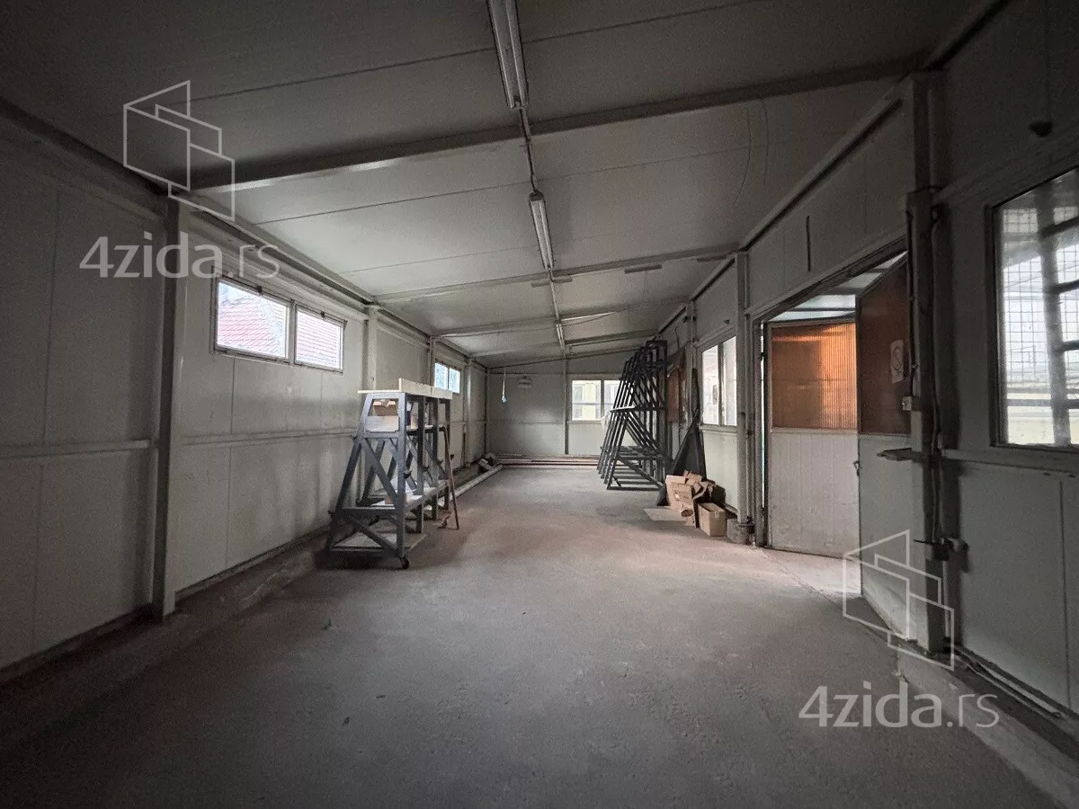 Poslovna zgrada | 4zida