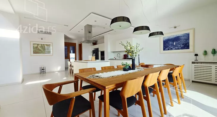 Sedmosoban stan | 4zida