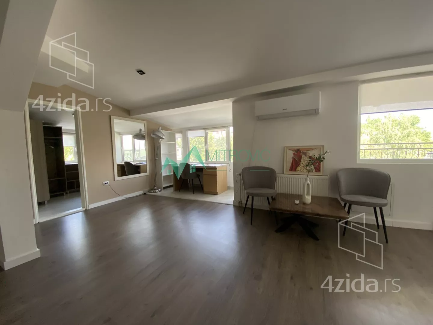 Četvoroiposoban stan | 4zida