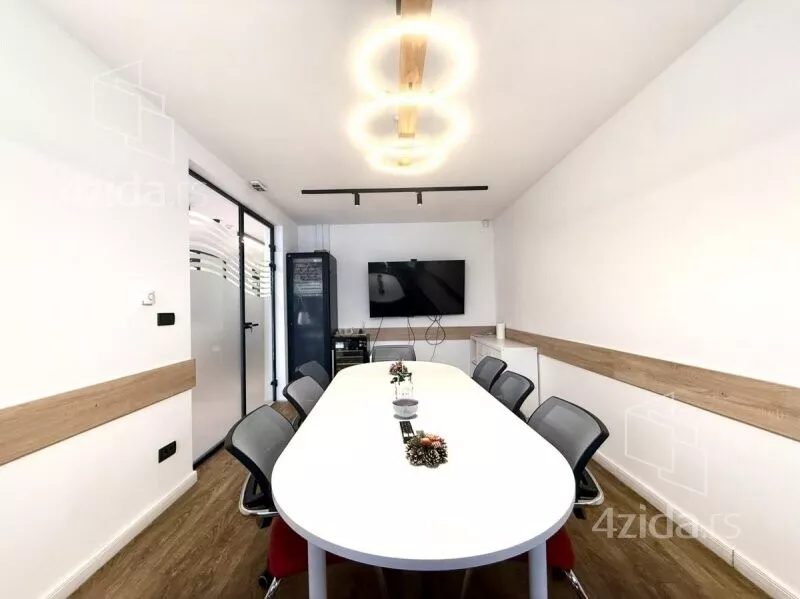 Poslovna zgrada | 4zida