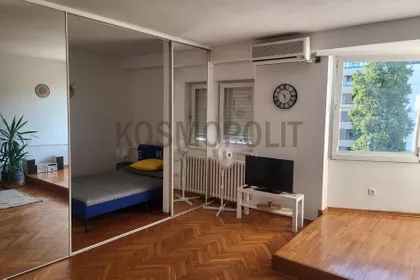 Ustanička | 4zida.rs