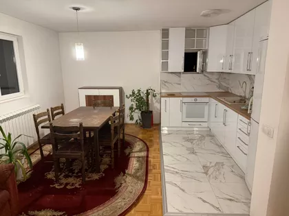 Justina Popovića | 4zida.rs