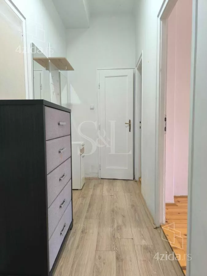 Šestosoban stan | 4zida