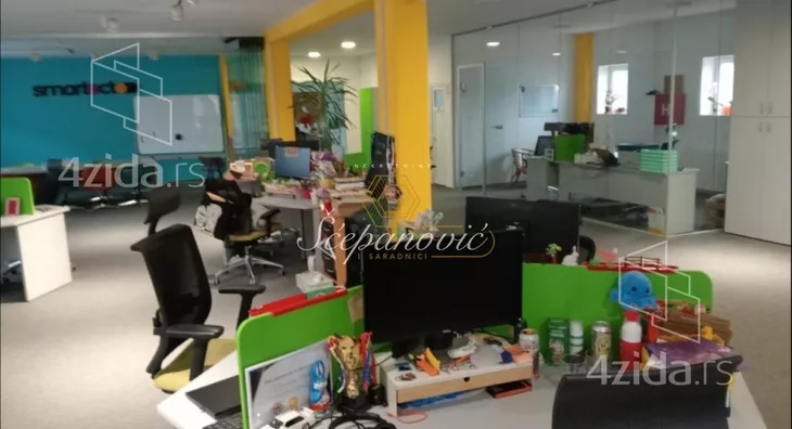 Poslovna zgrada | 4zida