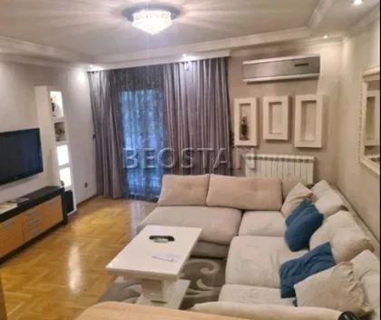 Patrijarha Varnave | 4zida.rs