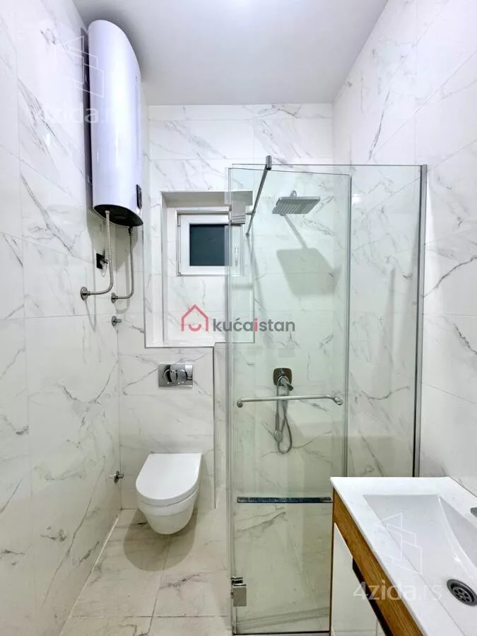 Poslovna zgrada | 4zida