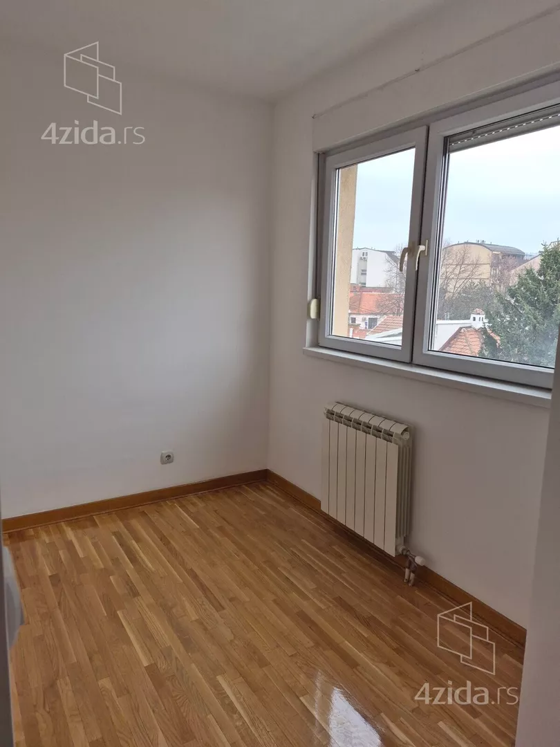 Četvoroiposoban stan | 4zida