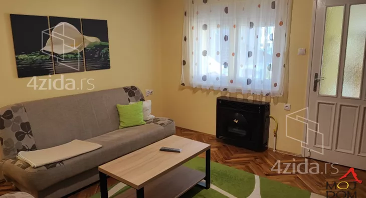 Četvoroiposoban stan | 4zida