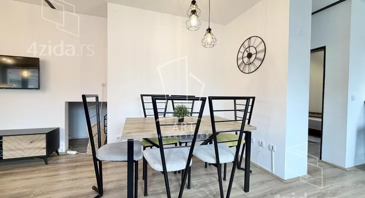 Petoiposoban stan | 4zida