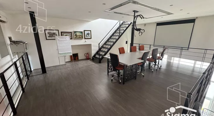 Poslovna zgrada | 4zida