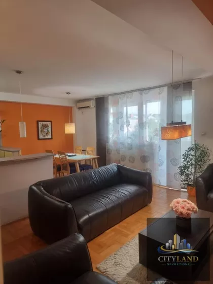 Crveni Pevac | 4zida.rs