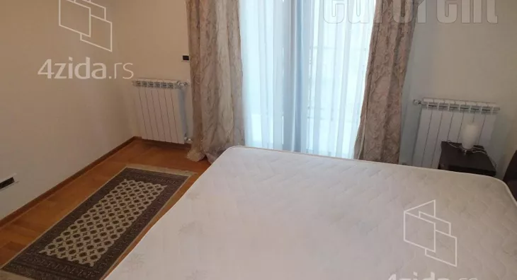 Četvoroiposoban stan | 4zida