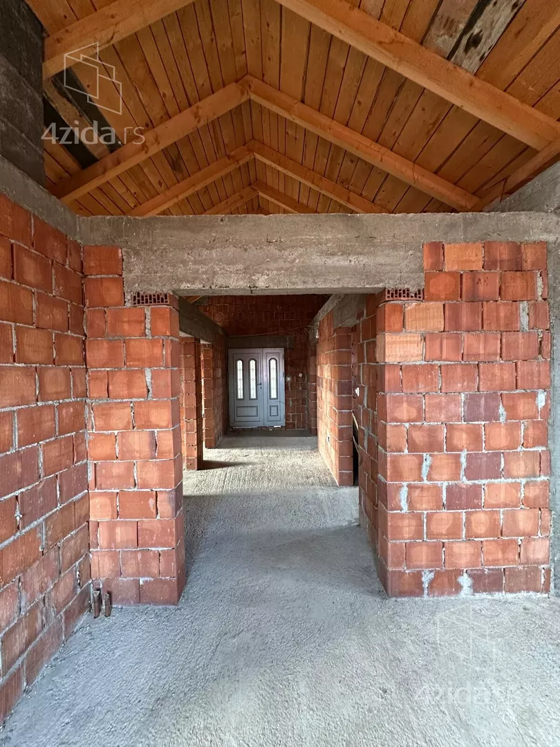 Četvoroiposoban stan | 4zida