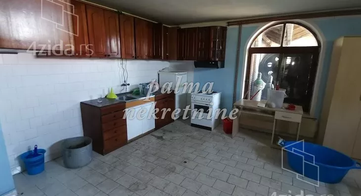 Poslovna zgrada | 4zida