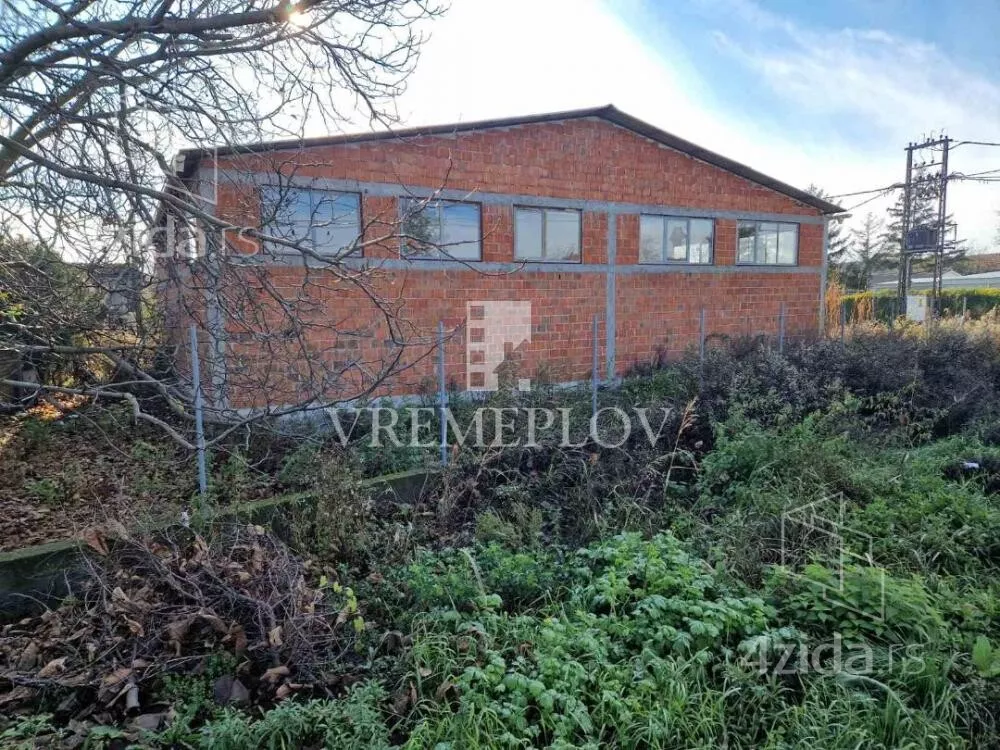 Poslovna zgrada | 4zida