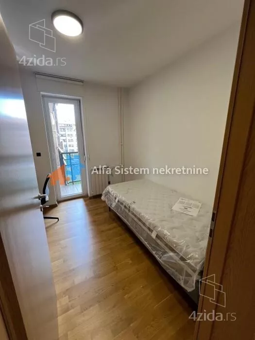 Četvoroiposoban stan | 4zida