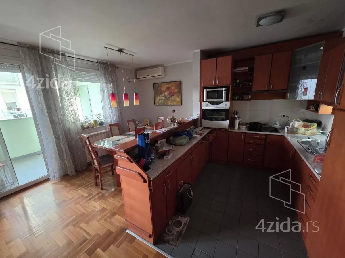 Troiposoban stan | 4zida